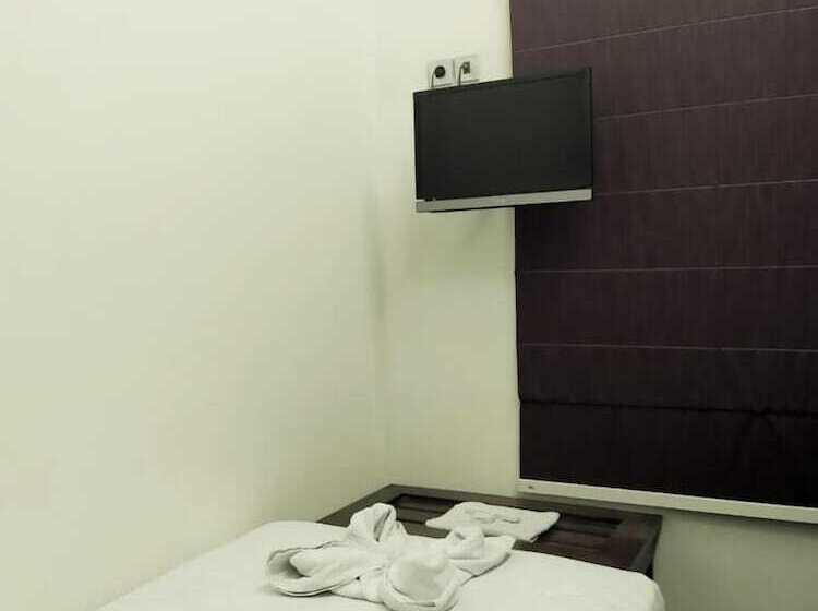 בית מלון כפרי Omah Qu Guesthouse Malioboro