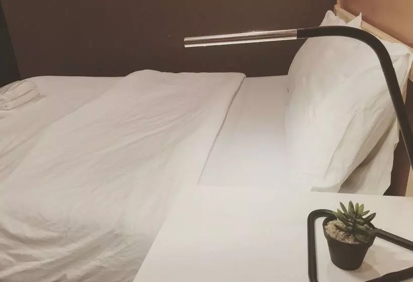 Hotel Room@doze