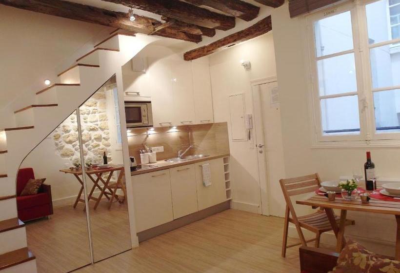 Louvre Parisian Chicsuites