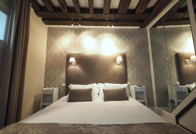 Louvre Parisian Chicsuites