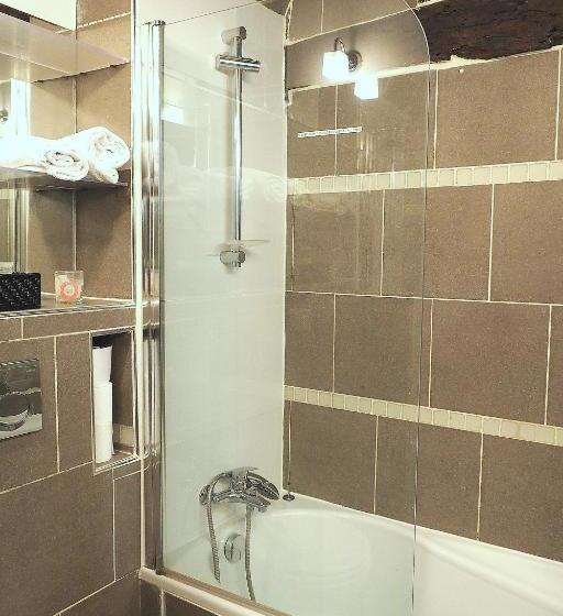 Louvre Parisian Chicsuites