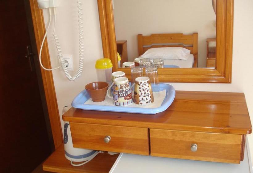 פנסיון Philoxenia Rooms