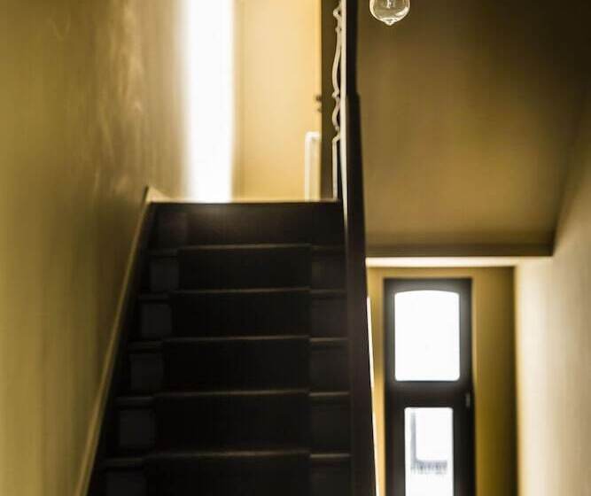 تختخواب و صبحانه La Maison Haute Guest House