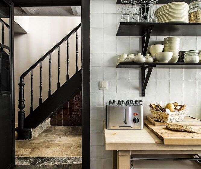 تختخواب و صبحانه La Maison Haute Guest House