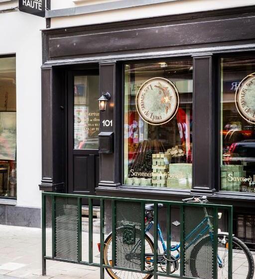 تختخواب و صبحانه La Maison Haute Guest House