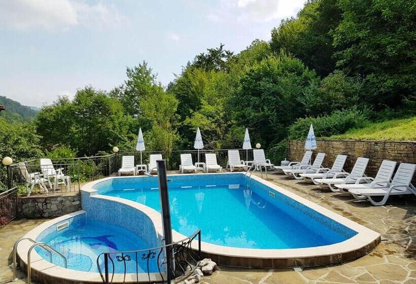 Family Hotel Chiflik Hills