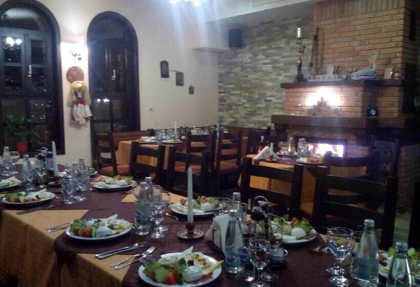 Family Hotel Chiflik Hills