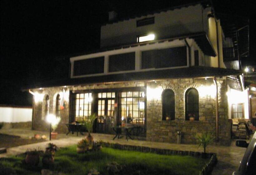 Family Hotel Chiflik Hills