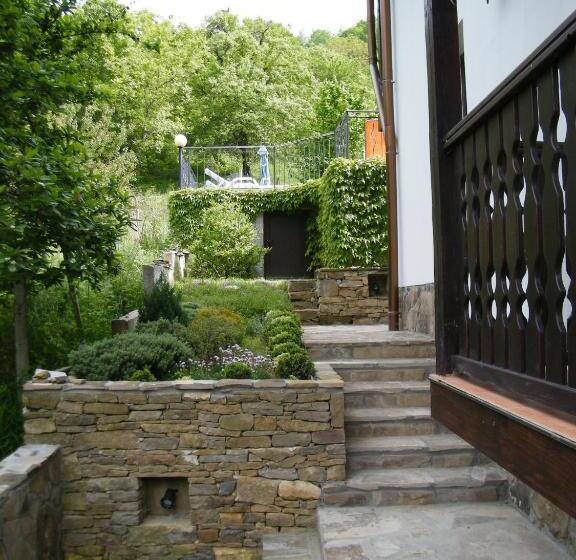 Family Hotel Chiflik Hills