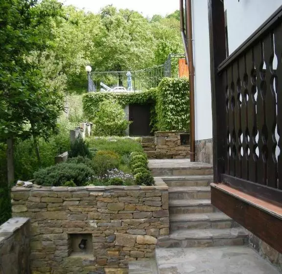 Family Hotel Chiflik Hills