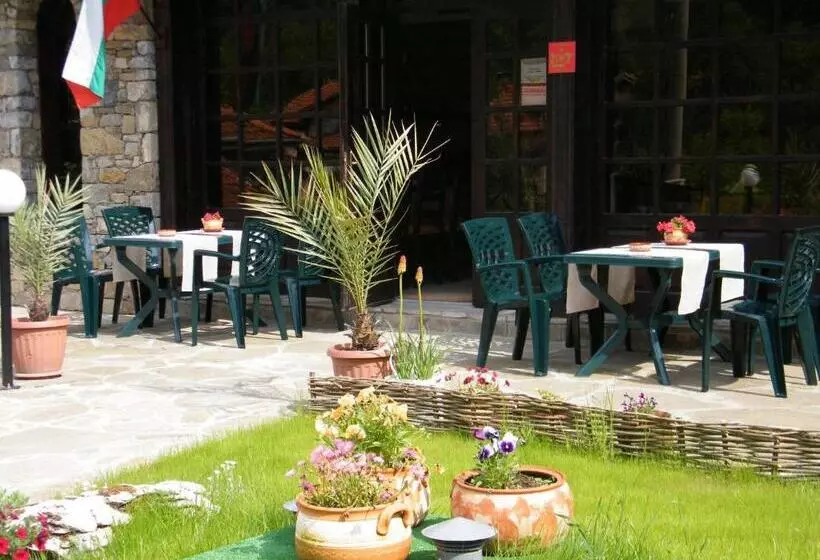 Family Hotel Chiflik Hills