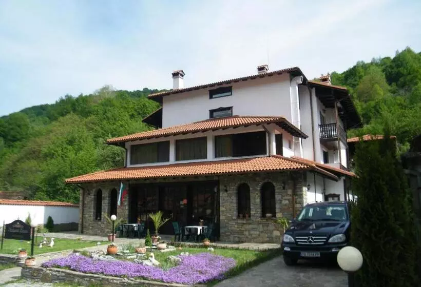 Family Hotel Chiflik Hills