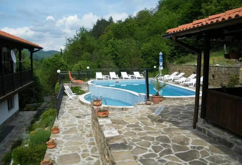 Family Hotel Chiflik Hills