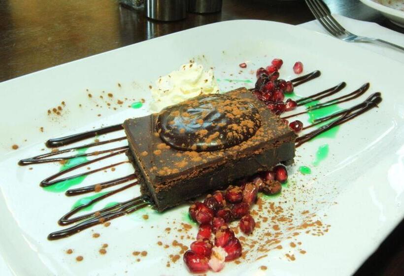 פנסיון Eccles Townhouse