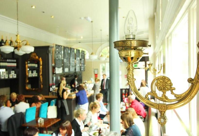 פנסיון Eccles Townhouse