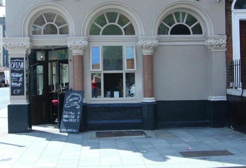 פנסיון Eccles Townhouse