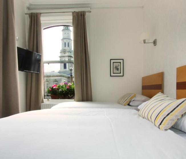 פנסיון Eccles Townhouse