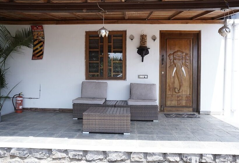 בית מלון כפרי The Farm Retreat