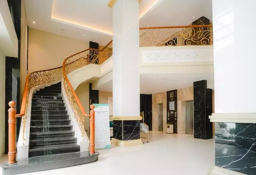 Hotelli Portola Grand Arabia