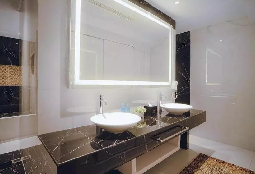 Hotelli Portola Grand Arabia