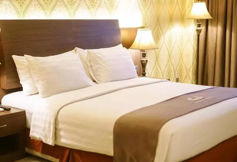 Hotelli Portola Grand Arabia