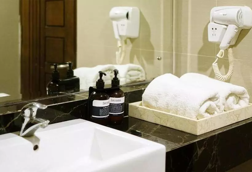 Hotelli Portola Grand Arabia