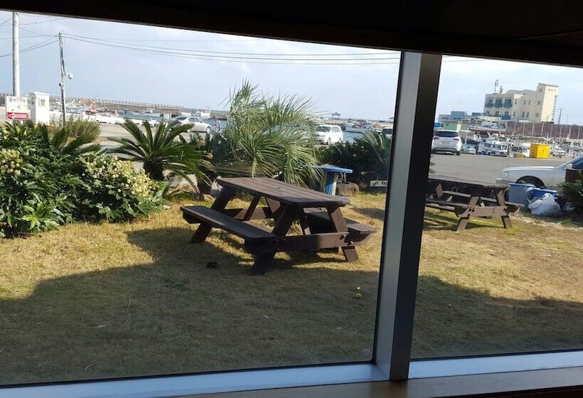 Elmar Guesthouse   Hostel