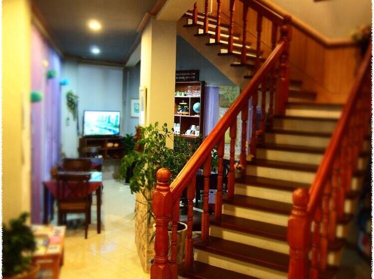 Elmar Guesthouse   Hostel