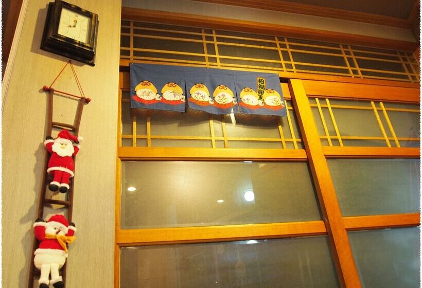 Elmar Guesthouse   Hostel