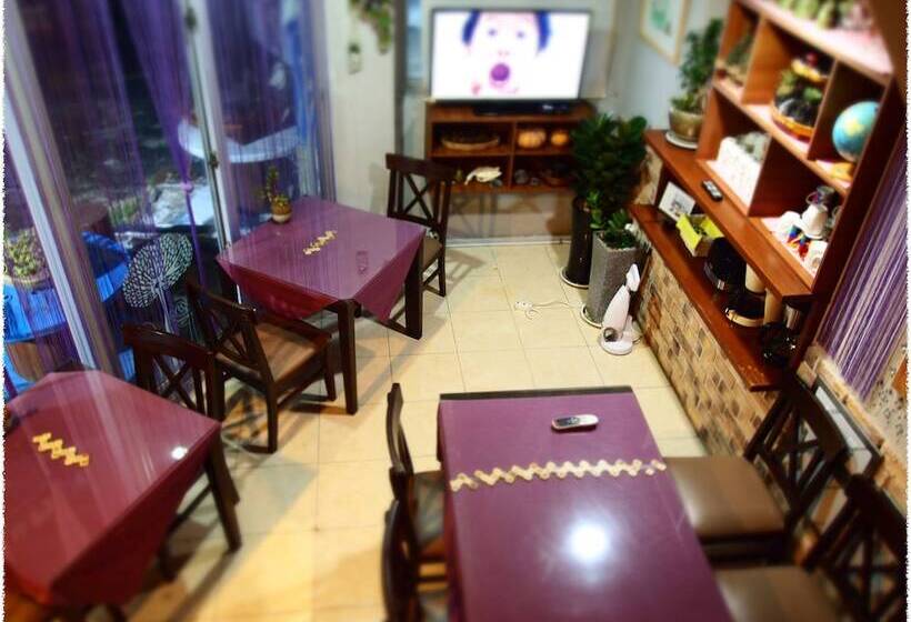 Elmar Guesthouse   Hostel