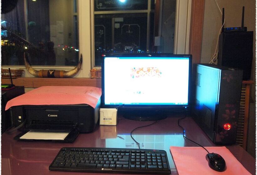 Elmar Guesthouse   Hostel