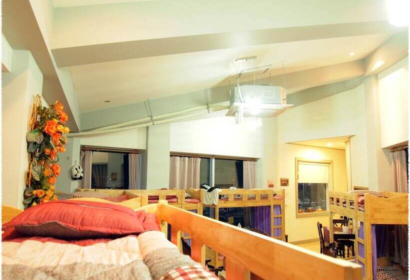 Elmar Guesthouse   Hostel