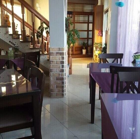 Elmar Guesthouse   Hostel