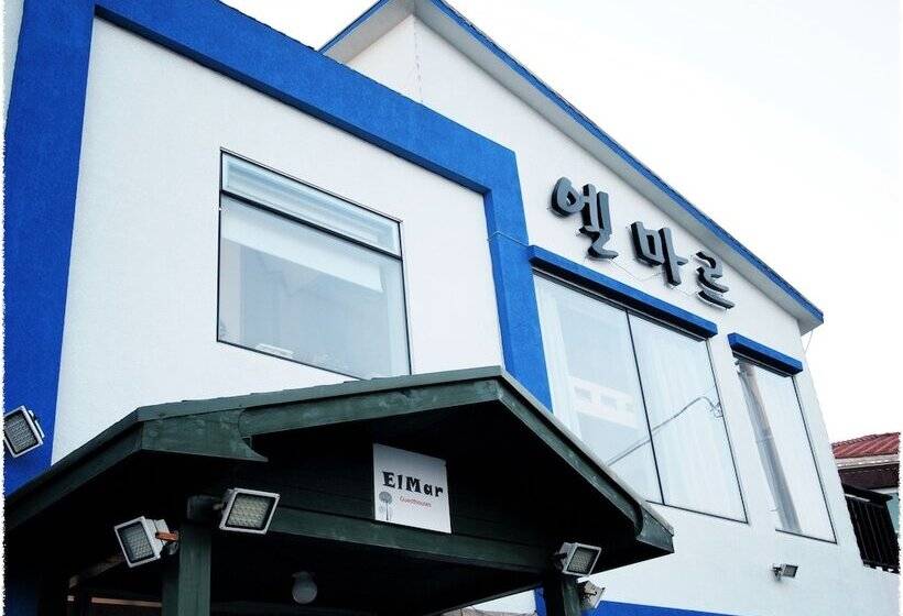 Elmar Guesthouse   Hostel