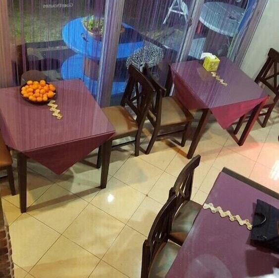 Elmar Guesthouse   Hostel