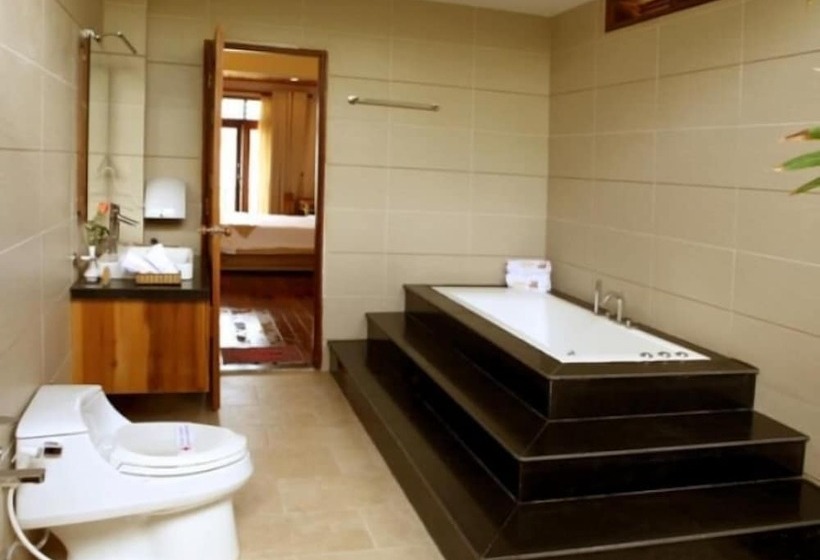 هتل Aniise Villa Resort