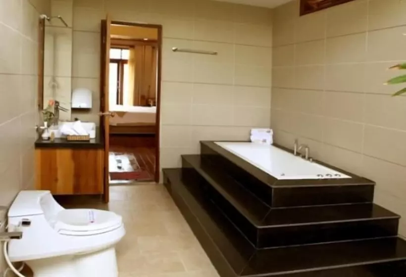 هتل Aniise Villa Resort