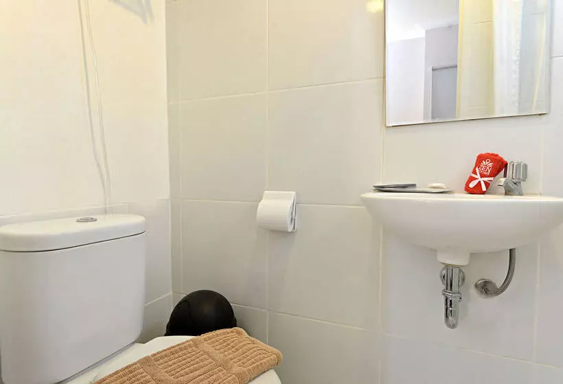 Hotelli Zen Rooms Tangerang Aeropolis