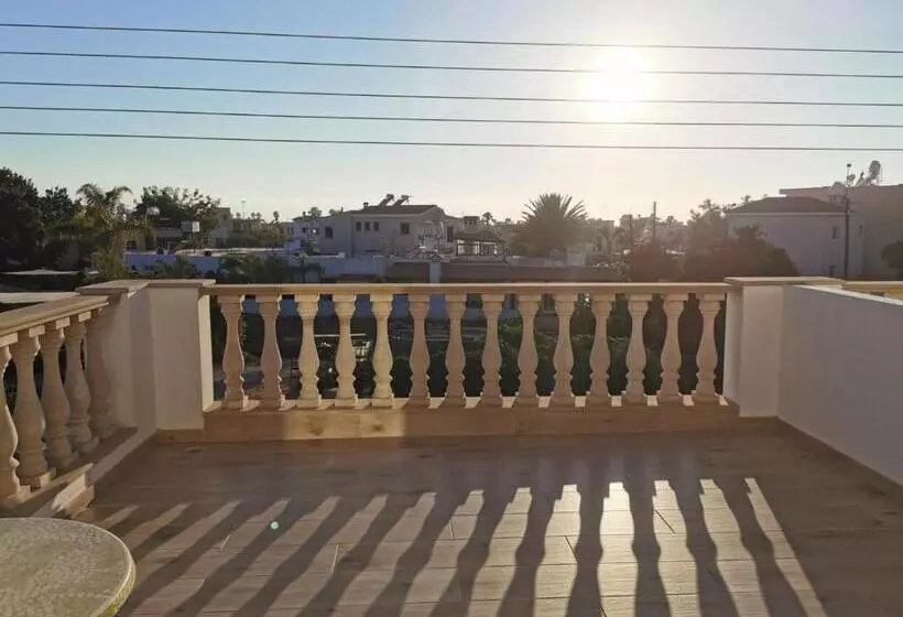 Pari Holiday Apartments