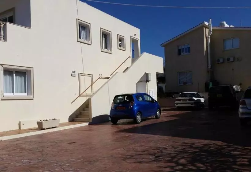 Pari Holiday Apartments