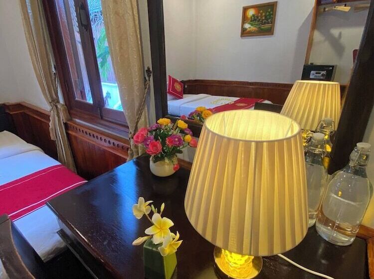 Пансион Golden Lotus Place