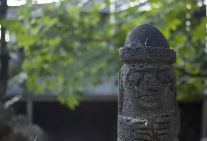 Majatalo Jiwoljang Guest House