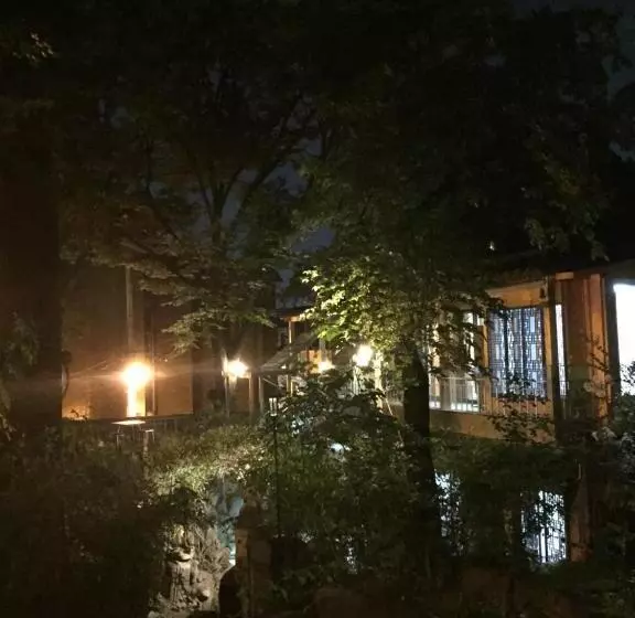 Majatalo Jiwoljang Guest House