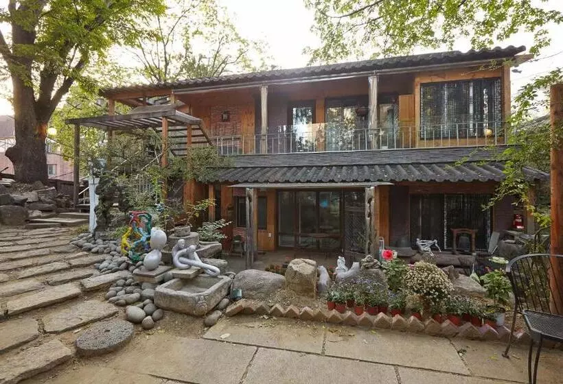 Majatalo Jiwoljang Guest House