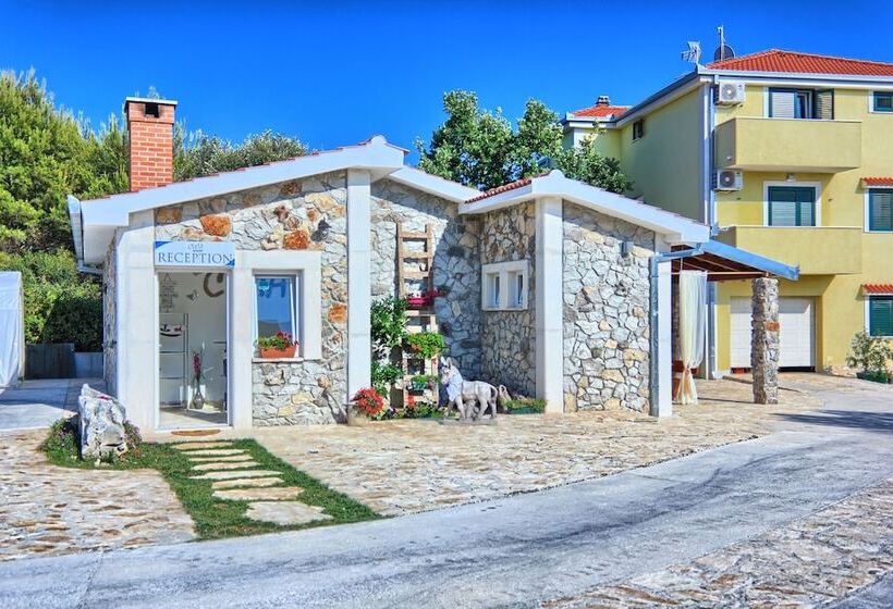 Apartments Cvita Holiday