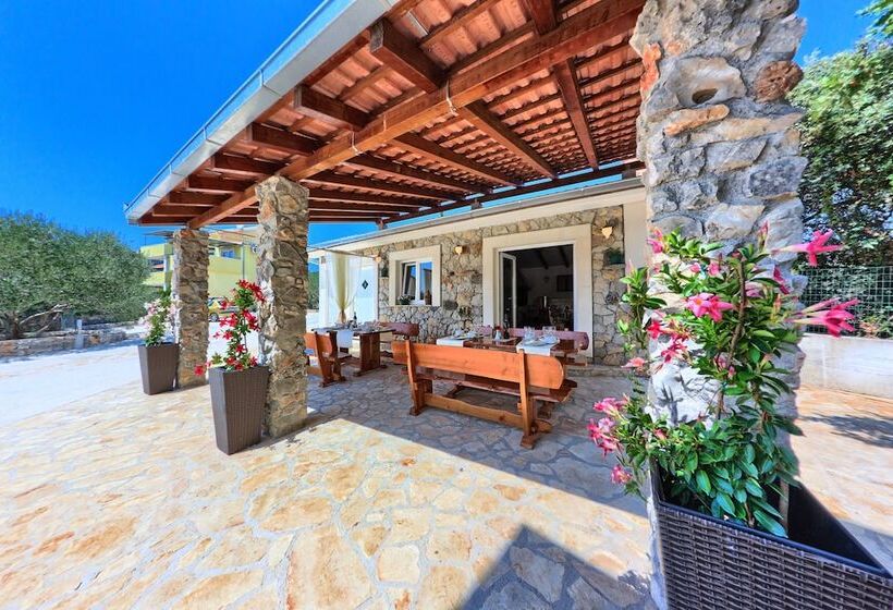 Apartments Cvita Holiday