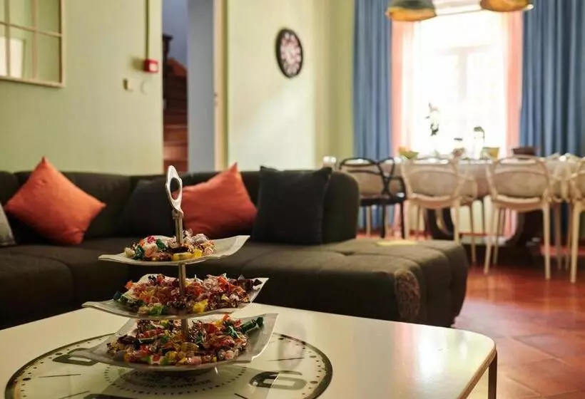 Eco Ljmonade Hostel