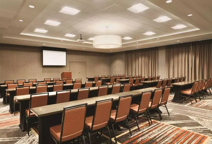 هتل Hilton Garden Phoenix Tempe, University Research Park