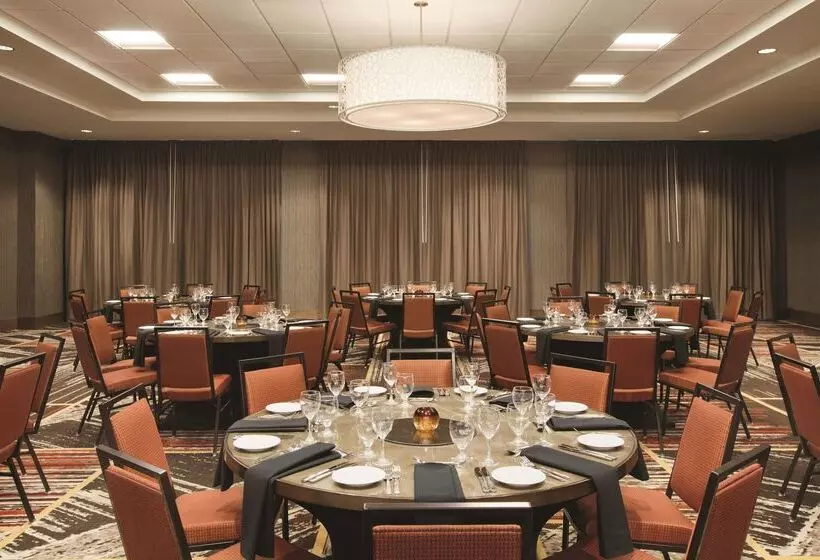 هتل Hilton Garden Phoenix Tempe, University Research Park