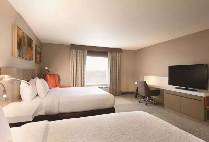 هتل Hilton Garden Phoenix Tempe, University Research Park